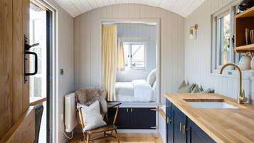 1 bedroom, desk, free WiFi, bed sheets