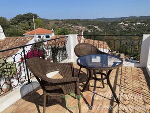 Outdoor dining - Casa Traditional Portuguesa de 4 Quartos com Piscina Privada ´old Manor´ (São Brás de Alportel)
