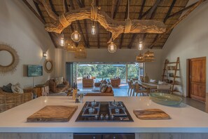 Luxury Villa, 3 Bedrooms | Private kitchen | Fridge, microwave, oven, stovetop - Ukanyi Luxury Villa (Hoedspruit)