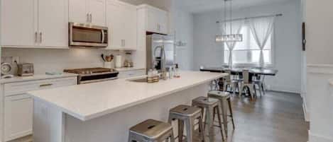 Microwave, stovetop, dishwasher, coffee/tea maker