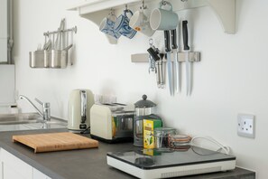 Kühlschrank, Ofen, Herdplatte