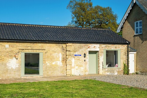 Long Range 2, Henham Park Nr Southwold, Unique Suffolk country getaway with Lake Views