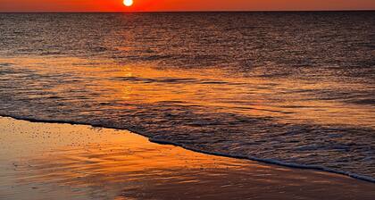 Ocean View - Admirals Row, just steps to beach & sunrises!