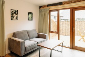 Living area - 2 Henham Barns, Henham Park nr Southwold, Suffolk, NR34 8AQ, Perfectly formed getaway in the Suffolk (Beccles)