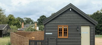 5 Henham Barns, Henham Park nr Southwold, Suffolk, NR34 8AQ, Oak framed style oasis in Country Suffo
