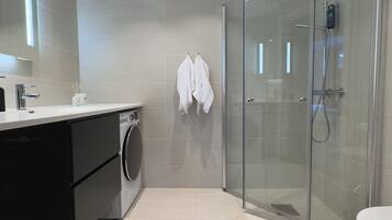 Shower, free toiletries, hair dryer, towels