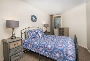 1 chambre, fer et planche à repasser, accès Internet, draps fournis