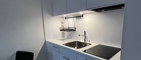 Réfrigérateur, plaque de cuisson, cafetiÚre/bouilloire