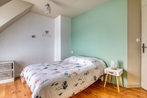 4 bedrooms, iron/ironing board, free WiFi