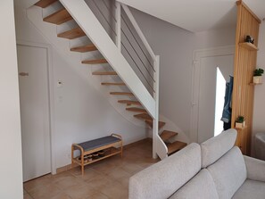 TV - YANA - Plage à 4 km - Four Bedroom House, Sleeps 8 (Sarzeau)