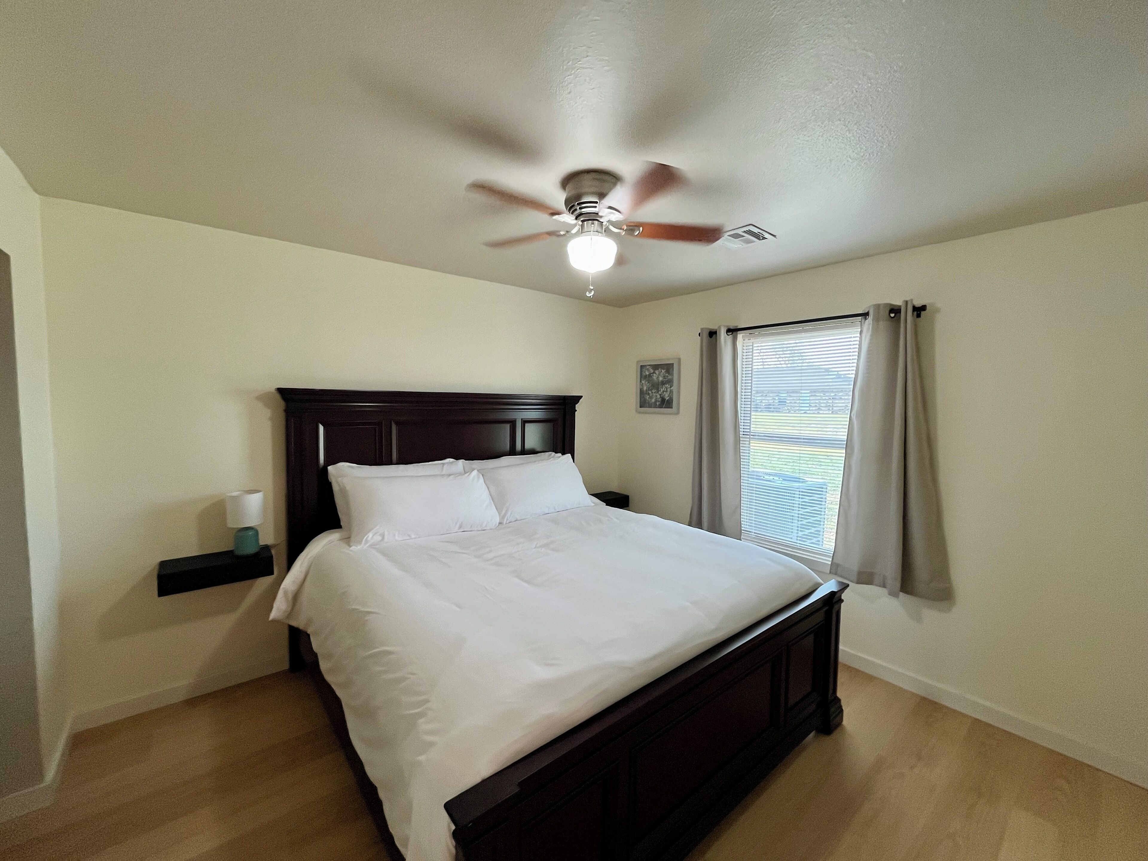 2 habitaciones, tabla de planchar con plancha y wifi gratis 