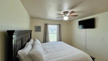 2 bedrooms, iron/ironing board, free WiFi, bed sheets