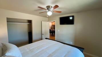 2 多间卧室、熨斗/熨衣板、免费 WiFi、床单