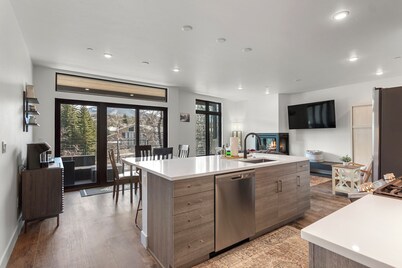 Serenity in Silverthorne: Luxury Condo Retreat with Mountain Views