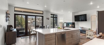 Serenity in Silverthorne: Luxury Condo Retreat with Mountain Views