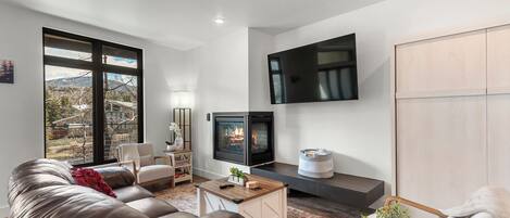 Télévision, cheminée