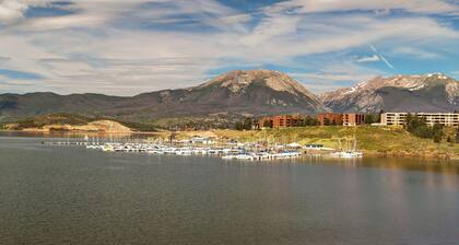 Serenity in Silverthorne: Luxury Condo Retreat with Mountain Views