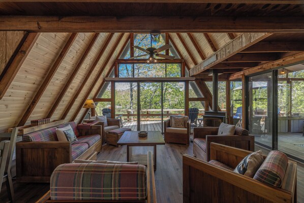 المنشأة من الداخل