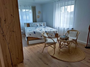 2 soveværelser, skrivebord, strygejern/strygebræt, weekendseng