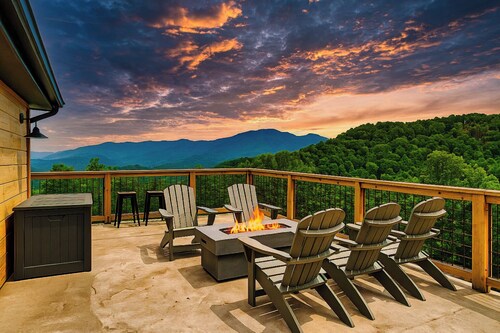 Skyscraper Chalet | Rooftop Pool | Ober Mountain Views