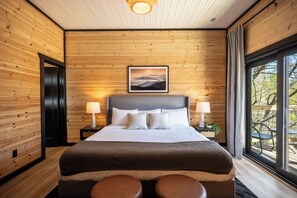 6 bedrooms, iron/ironing board, internet, bed sheets