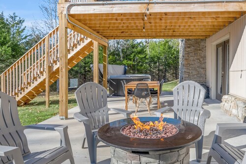 The Belle LUX KY Bourbon Trail-Hot tub-Hiking Trails on over 120 acres!