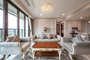 家庭套房, 4 间卧室, 使用泳池, 城市景观 | 埃及棉床单、高档床上用品、羽绒被、Select Comfort 床