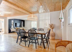 Dining - La Casa del Plage - Spa privé et foyer (Sainte-Lucie-des-Laurentides)