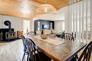 Dining - La Casa del Plage - Spa privé et foyer (Sainte-Lucie-des-Laurentides)