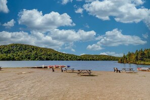 Beach nearby - La Casa del Plage - Spa privé et foyer (Sainte-Lucie-des-Laurentides)