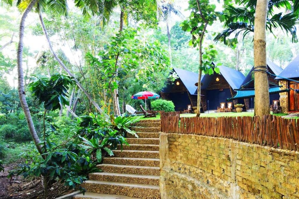 Atha Safari Resort & Riverside Camping