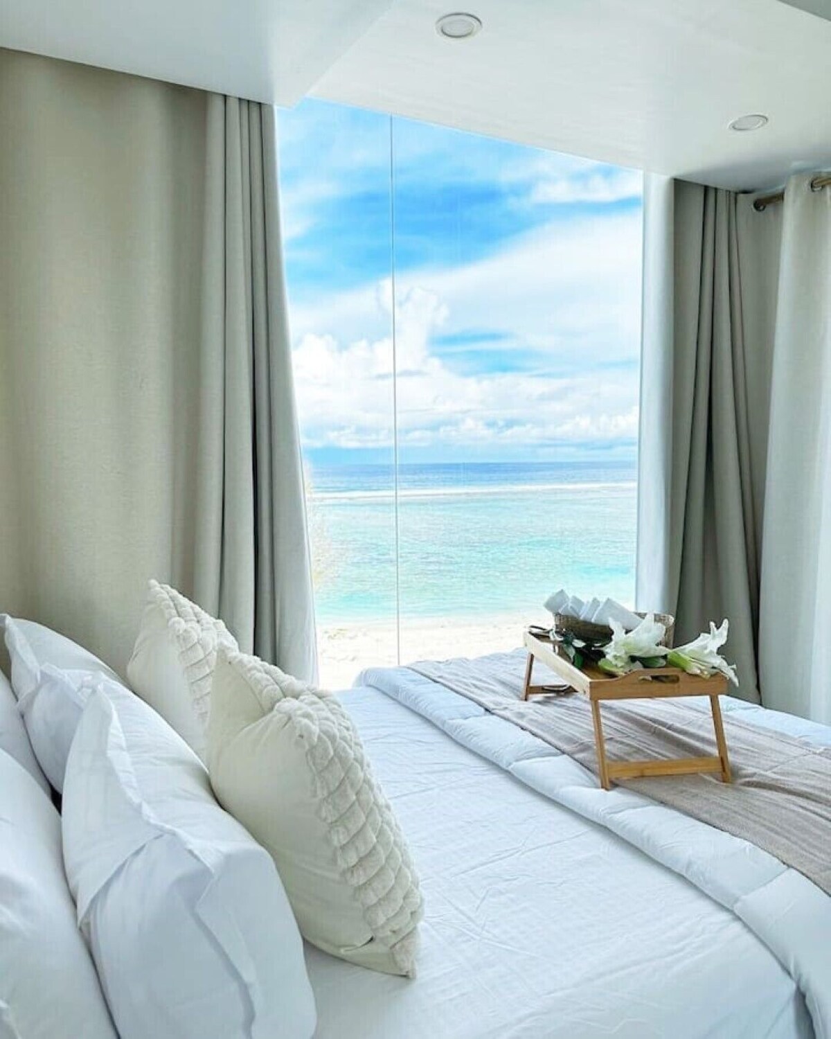 말레 시티 & 공항 Lazzlla 1BR beachfront oceanview apartment 호텔 객실