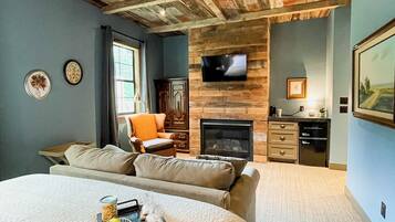 5 bedrooms, iron/ironing board, WiFi, bed sheets