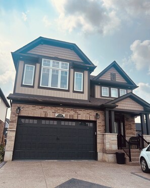 Exterior - Modern Stunning House 4Bed 2.5 bath  (Kitchener)