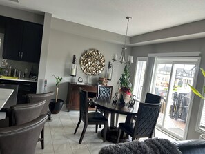 Dining - Modern Stunning House 4Bed 2.5 bath  (Kitchener)