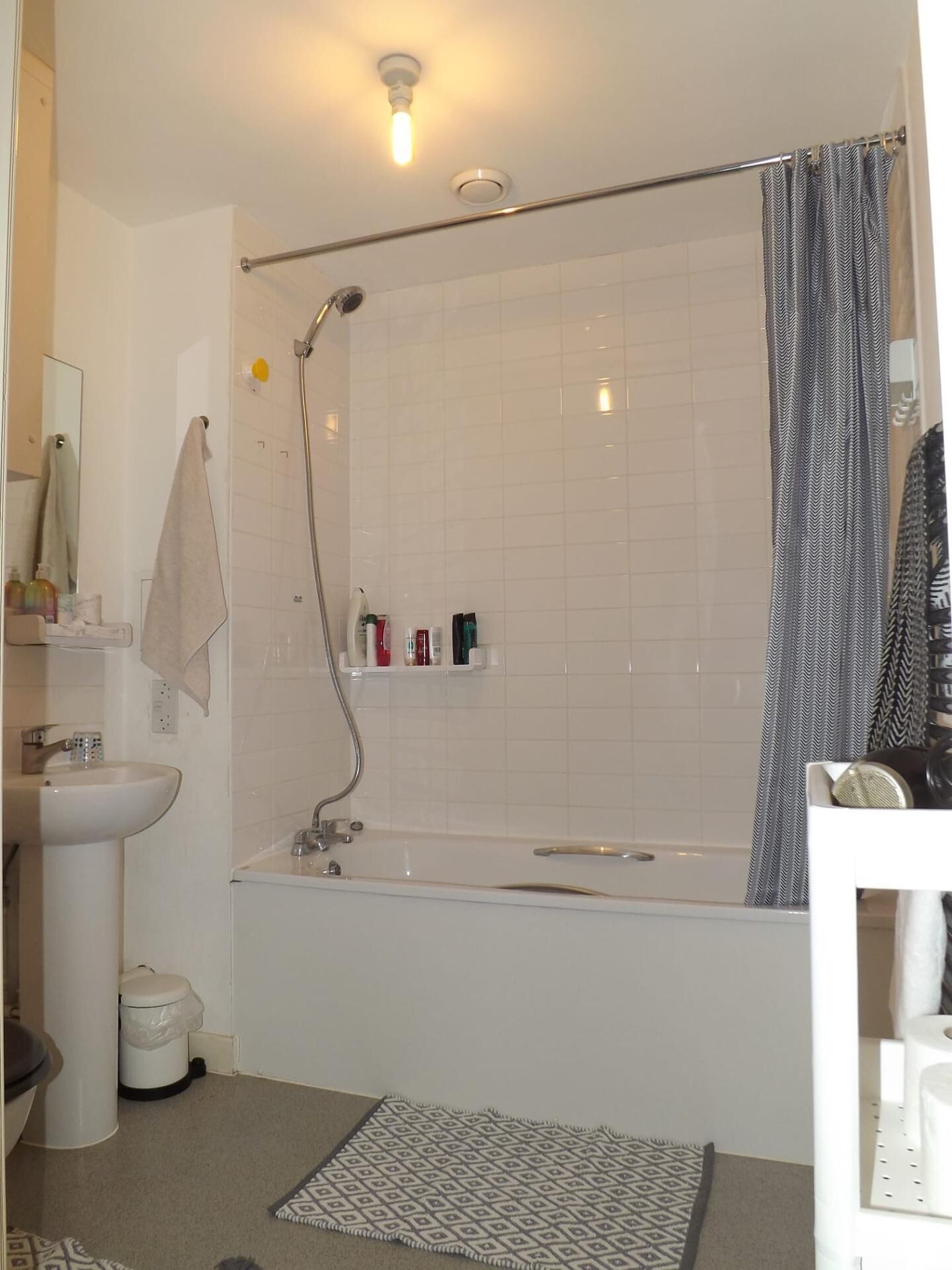 Apartment | Bathroom | Shower, towels