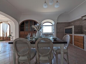 Dining - Perfect destination for families and friends, nestled between seas and mountains (Praiano)