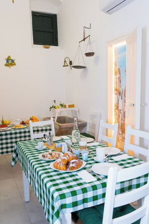 Petit déjeuner préparé à la commande compris tous les jours