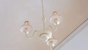 Eenvoudige kamer, 1 twee- of 2 eenpersoonsbedden, uitzicht op stad | Lakens van Egyptisch katoen, luxe beddengoed, pillowtop-bedden