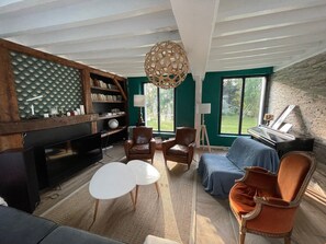 Smart TV, fireplace, foosball, table tennis