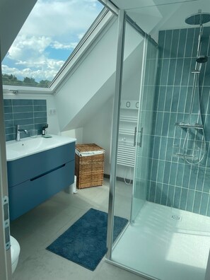 Dusche, Handtücher, Seife, Toilettenpapier