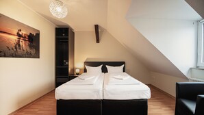 Basic Double Room | In-room safe, laptop workspace, WiFi (free), bed sheets - Wandery Hostel Dessau (Dessau-Rosslau)