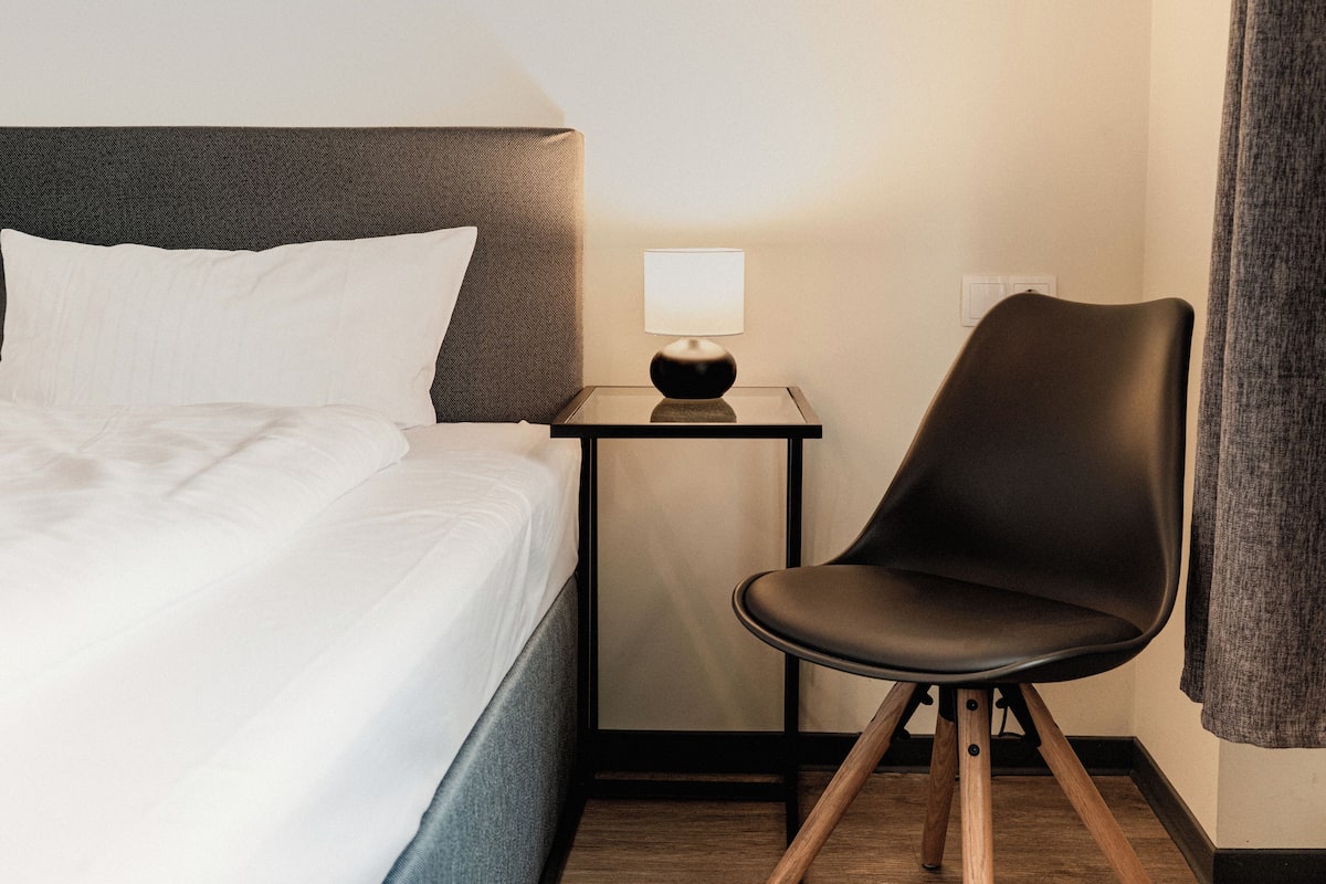 Comfort Double Room | Peti besi dalam bilik, ruang kerja komputer riba, Wi-fi percuma