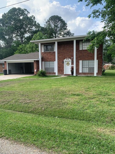 Cozy and spacious house: 7 beds & 3 bathrooms only 2 miles from I-10