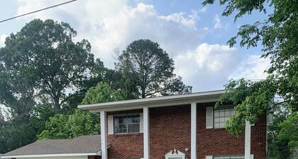 Cozy and spacious house: 7 beds & 3 bathrooms only 2 miles from I-10