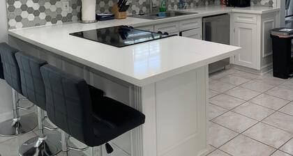 Cozy and spacious house: 7 beds & 3 bathrooms only 2 miles from I-10