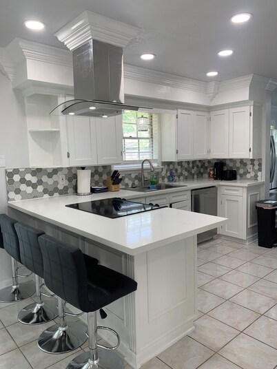 Cozy and spacious house: 7 beds & 3 bathrooms only 2 miles from I-10