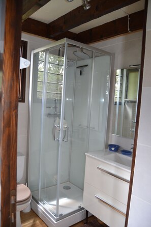 Shower - Haut de Chalet Le Bois de Cerf , Animaux Acceptés en Lisière de Foret (Les Angles)