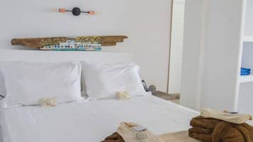 Suite | 2 bedrooms, desk