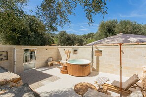 Villa - Trullo del Lazzarone con Jacuzzi by Wonderful Italy (Fasano)